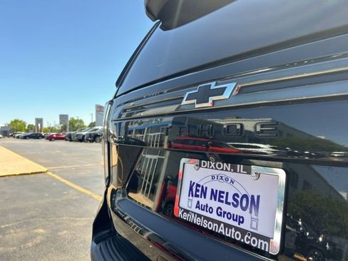Used 2021 Chevrolet Tahoe Z71 w/ Luxury Package AWD/4WD image 7