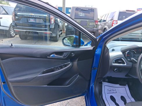 Used 2016 Chevrolet Cruze LT w/ Convenience Package FWD image 9