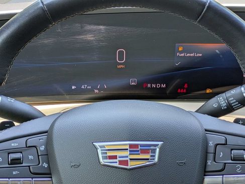 Used 2024 Cadillac XT4 Luxury w/ Cold Weather Package FWD image 33
