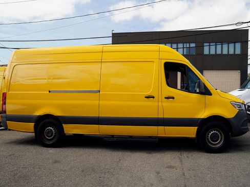 Used 2021 Mercedes-Benz Sprinter 2500 image 5