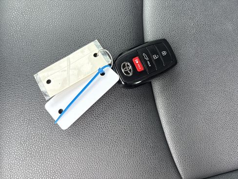 Used 2023 Toyota Corolla Cross XLE w/ Convenience Package AWD/4WD image 20