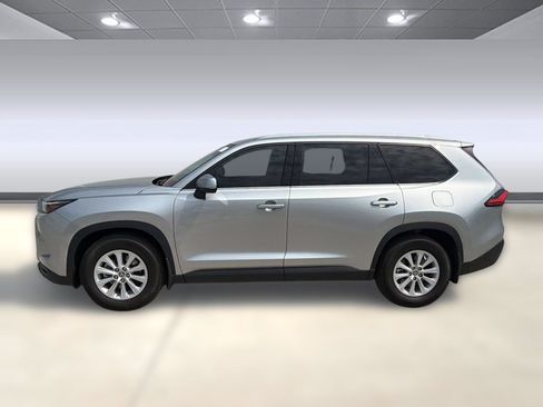 Used 2024 Toyota Grand Highlander FWD image 2