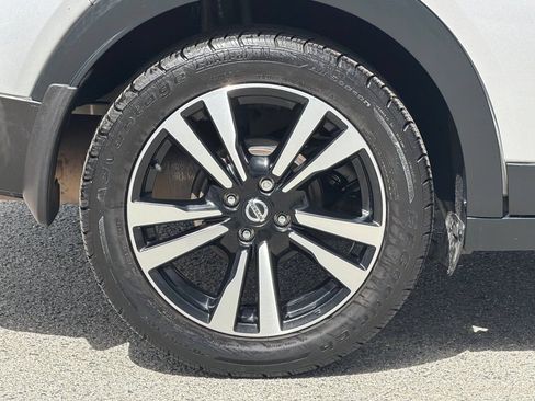 Used 2019 Nissan Kicks SR FWD image 31