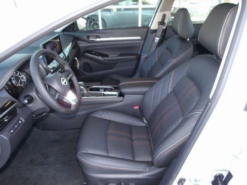 Used 2025 Nissan Altima 2.5 SR w/ SR Premium Package image 13