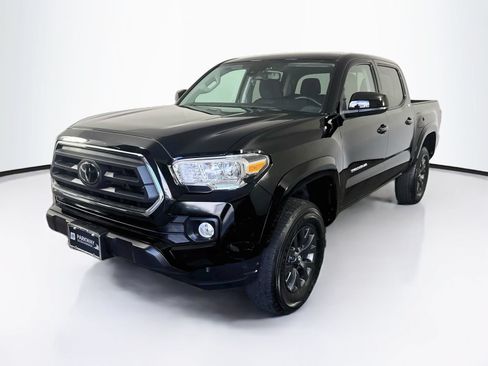 Certified 2023 Toyota Tacoma SR5 AWD/4WD image 3