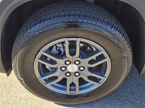 Used 2025 GMC Acadia Elevation image 12