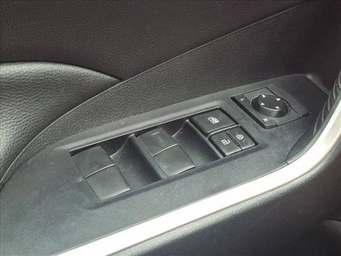 Used 2020 Toyota RAV4 LE FWD image 12