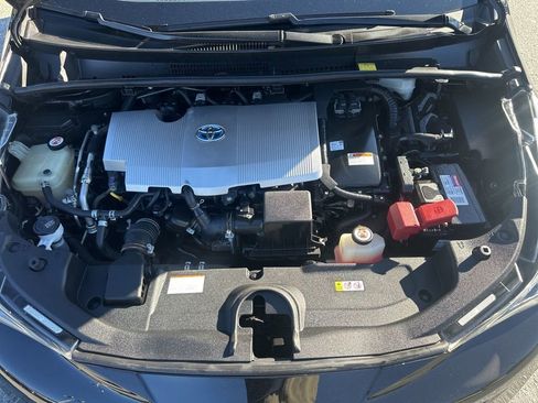 Used 2018 Toyota Prius Three image 31