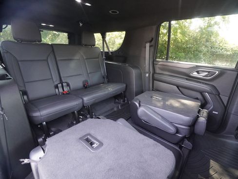 Used 2022 Chevrolet Suburban Z71 w/ Z71 Off-Road Package AWD/4WD image 24
