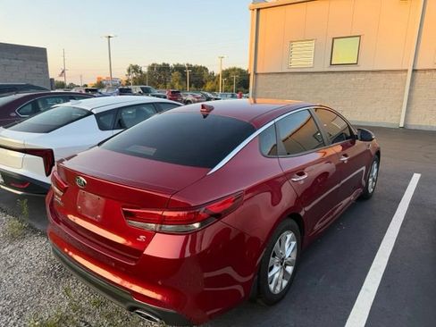 Used 2018 Kia Optima S FWD image 3