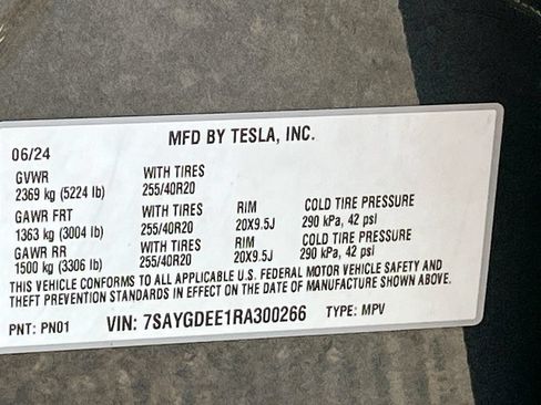 Used 2024 Tesla Model Y Long Range AWD/4WD image 31