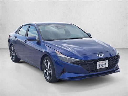 Used 2023 Hyundai Elantra SEL w/ Convenience Package FWD image 3