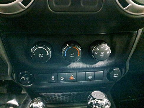 Used 2018 Jeep Wrangler Rubicon w/ Power Convenience Group image 20