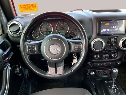 Used 2018 Jeep Wrangler Unlimited Rubicon w/ Connectivity Group AWD/4WD image 6