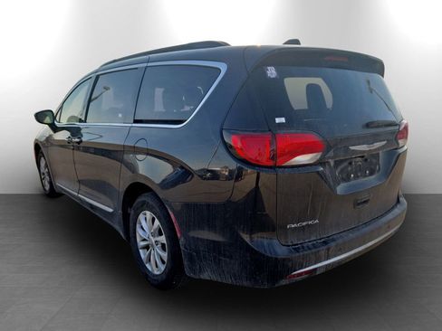 Used 2017 Chrysler Pacifica Touring-L image 9