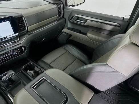 Used 2022 Chevrolet Silverado 1500 ZR2 w/ Technology Package image 24