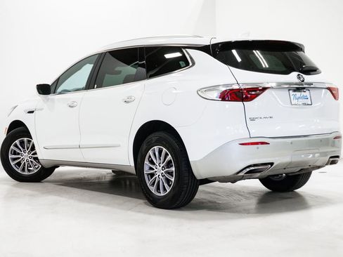 Used 2024 Buick Enclave Premium AWD/4WD image 31