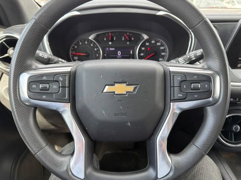Used 2021 Chevrolet Blazer LT FWD image 2
