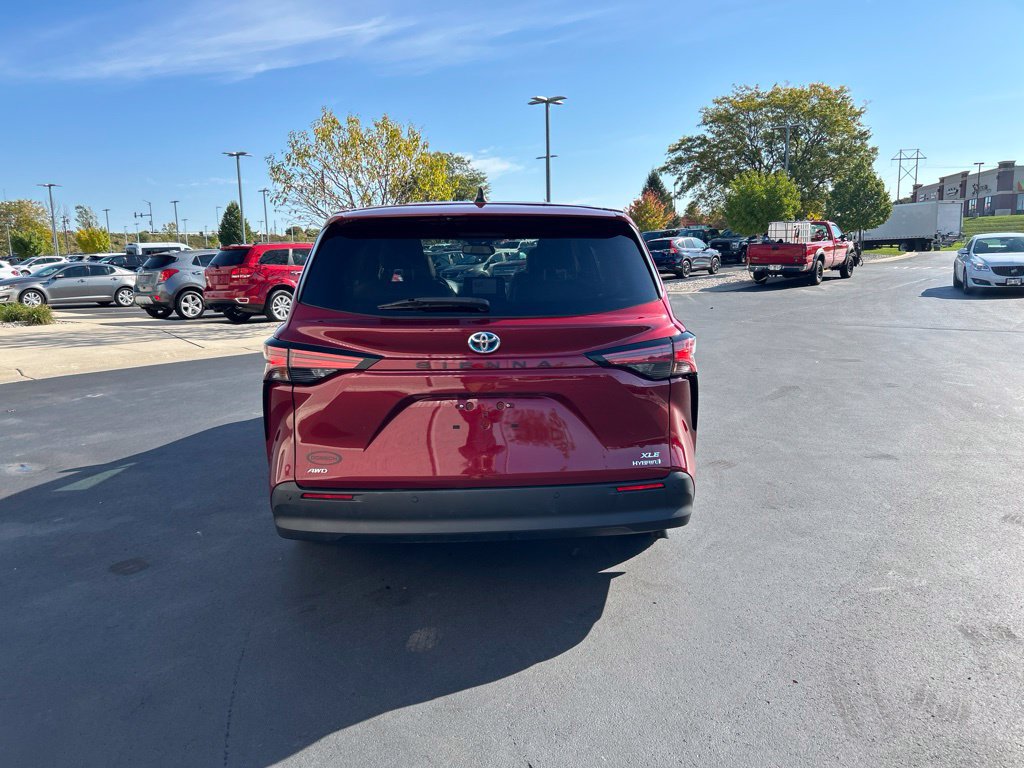 Used 2021 Toyota Sienna XLE AWD/4WD image 5