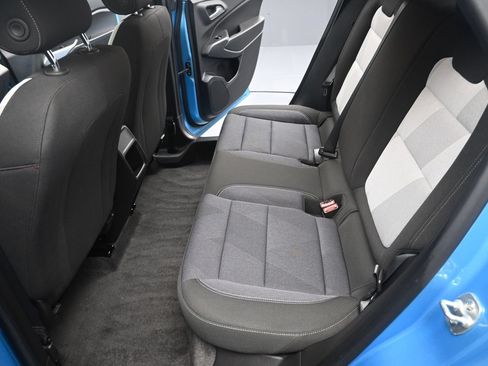 Used 2025 Chevrolet Trax RS w/ Sunroof Package FWD image 34