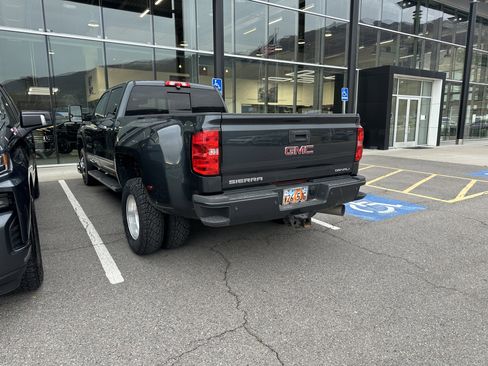 Used 2018 GMC Sierra 3500 Denali w/ Duramax Plus Package image 4