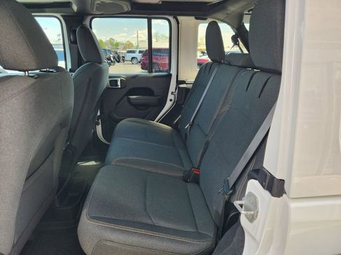 Used 2024 Jeep Wrangler Unlimited AWD/4WD image 16