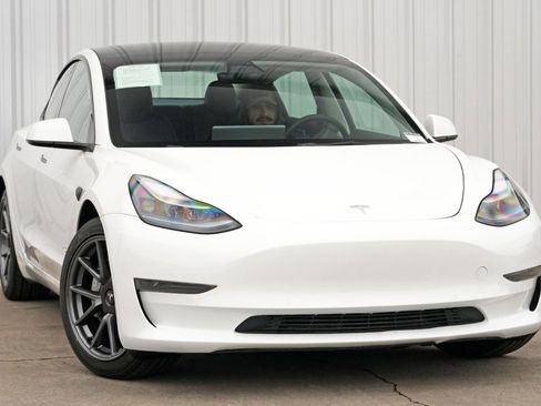Used 2022 Tesla Model 3 image 4