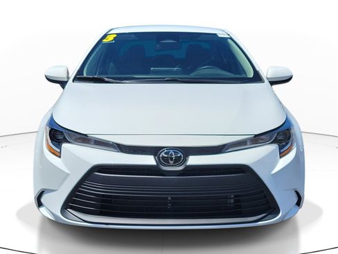 Used 2023 Toyota Corolla LE FWD image 2