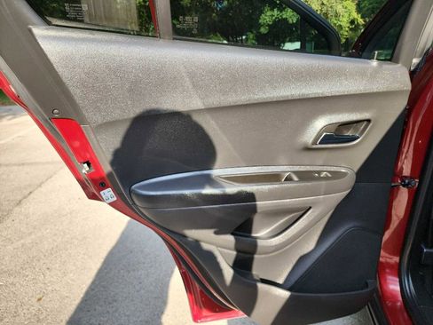 Used 2022 Chevrolet Trax LT w/ Driver Confidence Package image 26