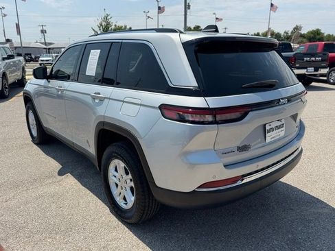 Certified 2023 Jeep Grand Cherokee Laredo w/ Luxury Tech Group I AWD/4WD image 4