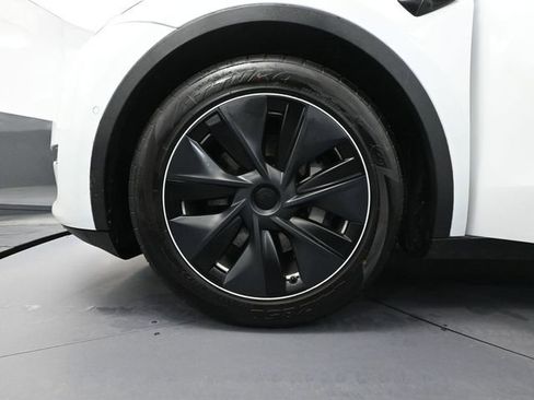 Used 2022 Tesla Model Y Long Range image 15
