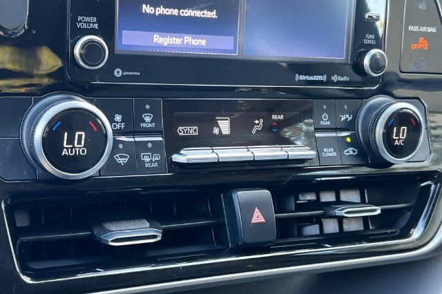 Used 2021 Toyota Highlander LE FWD image 24
