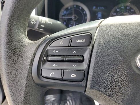 Used 2020 Hyundai Venue SEL image 18