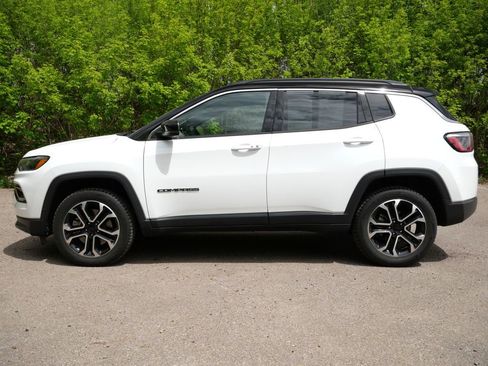 Used 2023 Jeep Compass Limited w/ Sun and Sound Group AWD/4WD image 4