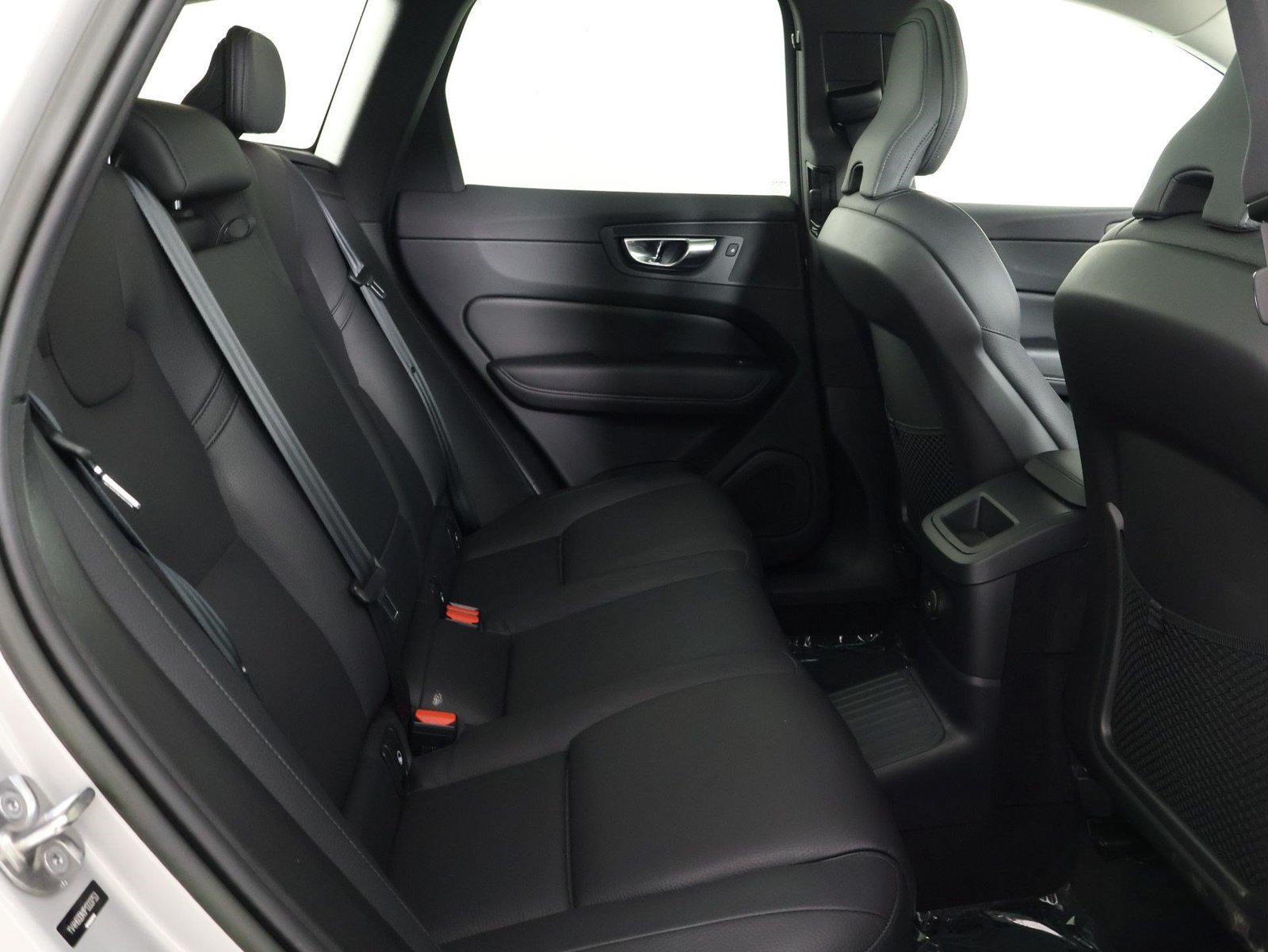 Certified 2023 Volvo XC60 T8 Plus AWD/4WD image 30