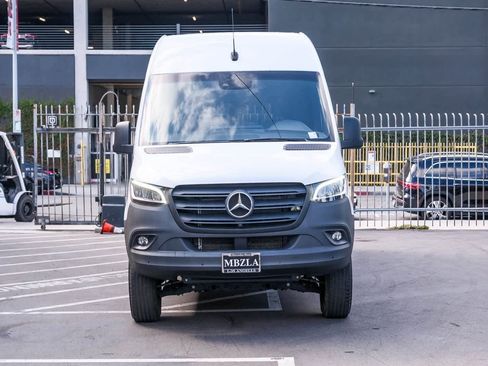 Used 2024 Mercedes-Benz Sprinter 2500 image 2