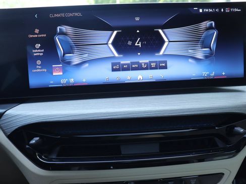 Used 2025 BMW i4 eDrive40 w/ Premium Package RWD image 35