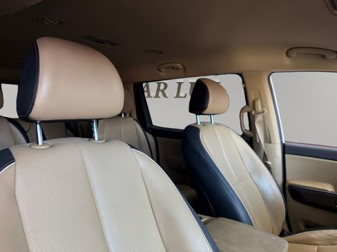 Used 2017 Kia Sedona LX w/ LX Essentials Premium Package FWD image 14