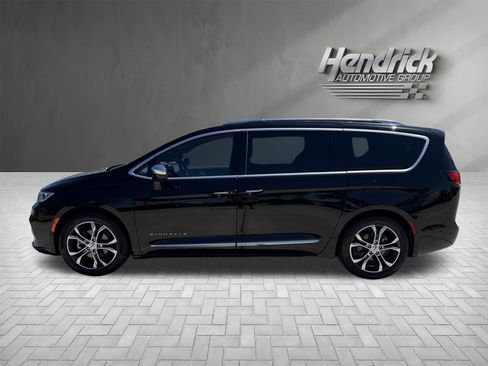 Used 2024 Chrysler Pacifica Pinnacle FWD image 7
