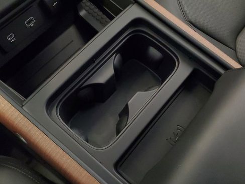 Used 2024 Land Rover Defender 110 X image 25