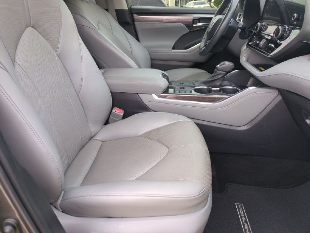 Used 2023 Toyota Highlander Limited FWD image 27