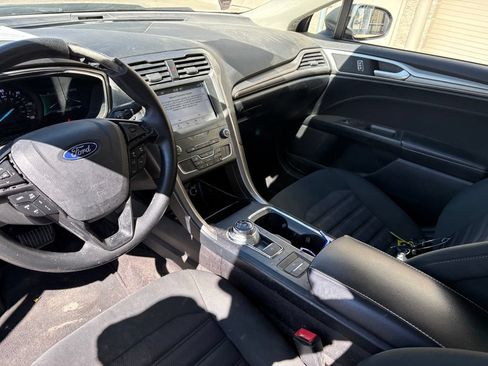 Used 2019 Ford Fusion SE FWD image 17