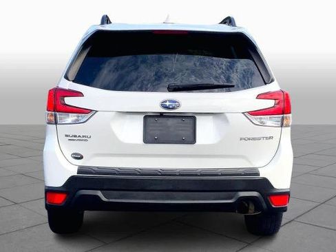Used 2022 Subaru Forester Premium image 5