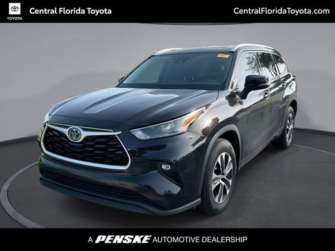 Used 2022 Toyota Highlander XLE FWD image 1