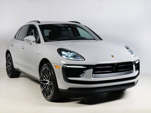 Used 2023 Porsche Macan image 10