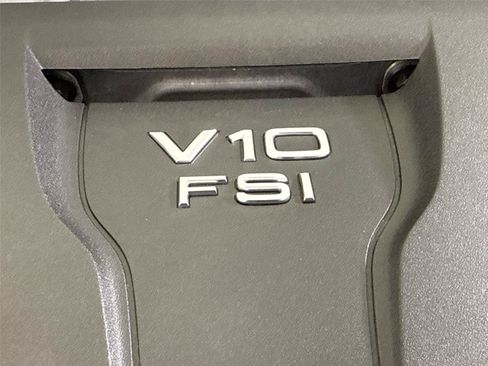 Used 2021 Audi R8 V10 w/ Premium Package RWD image 31