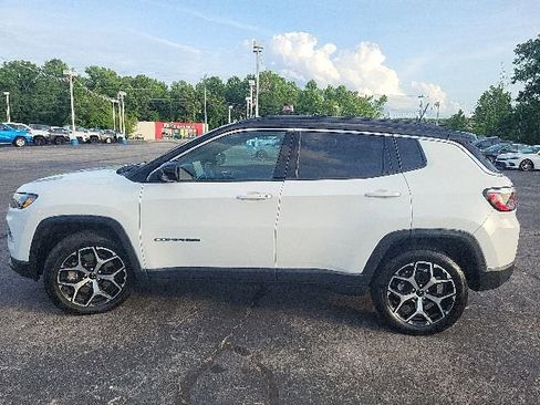 Used 2025 Jeep Compass Limited AWD/4WD image 10