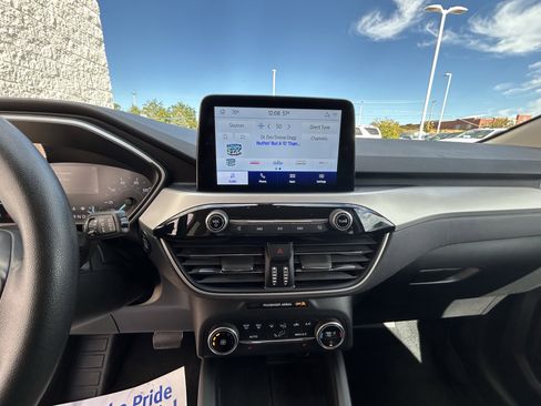 Used 2020 Ford Escape SE image 22