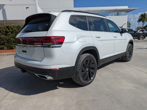 New 2026 Volkswagen Atlas SE FWD image 4