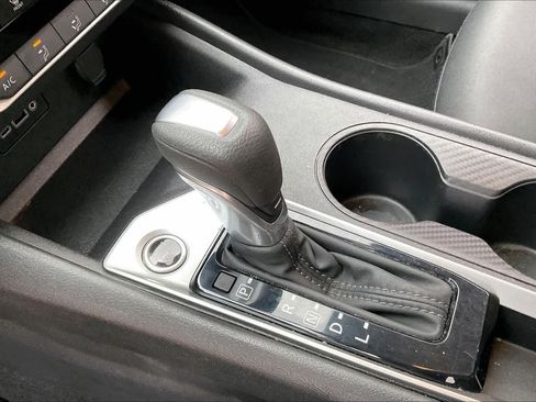 Used 2025 Nissan Altima 2.5 SV FWD image 14